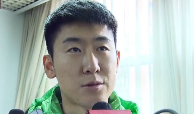 第51分钟，狼队开出角球，禁区中央勒米纳头球轻松破门，甚至都不用起跳！